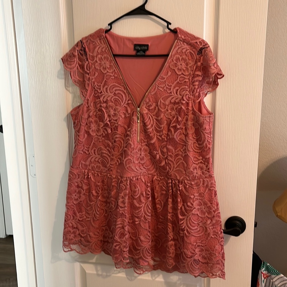 Stylish salmon pink lace top from City Chic. Great for brunch or night out.